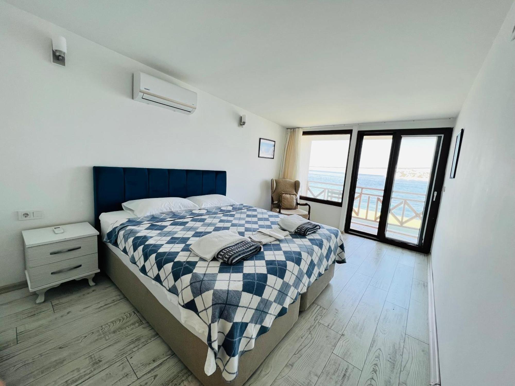 קרבורון Giritli Rum Meyhanesi & Butik Otel מראה חיצוני תמונה